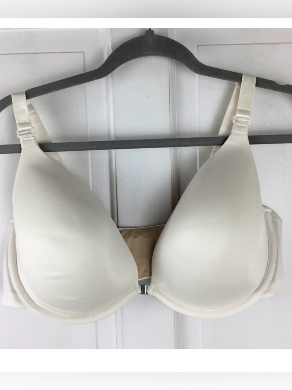 Cacique Front Close Bra Underwire White Tan 44D Lightly Lined
